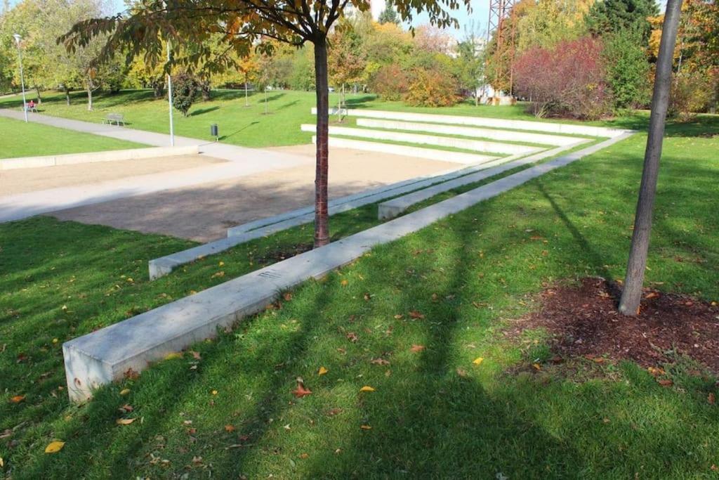 Apartman U Metra, 4 Hoste, Parking Free, Blizko O2 Arena プラハ エクステリア 写真